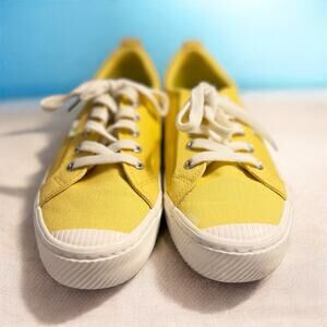 Cariuma Yellow Canvas Low Top Lace Up Sneakers Women’s 8.5 Men’s 7